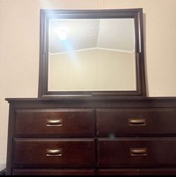 6 drawers and mirror