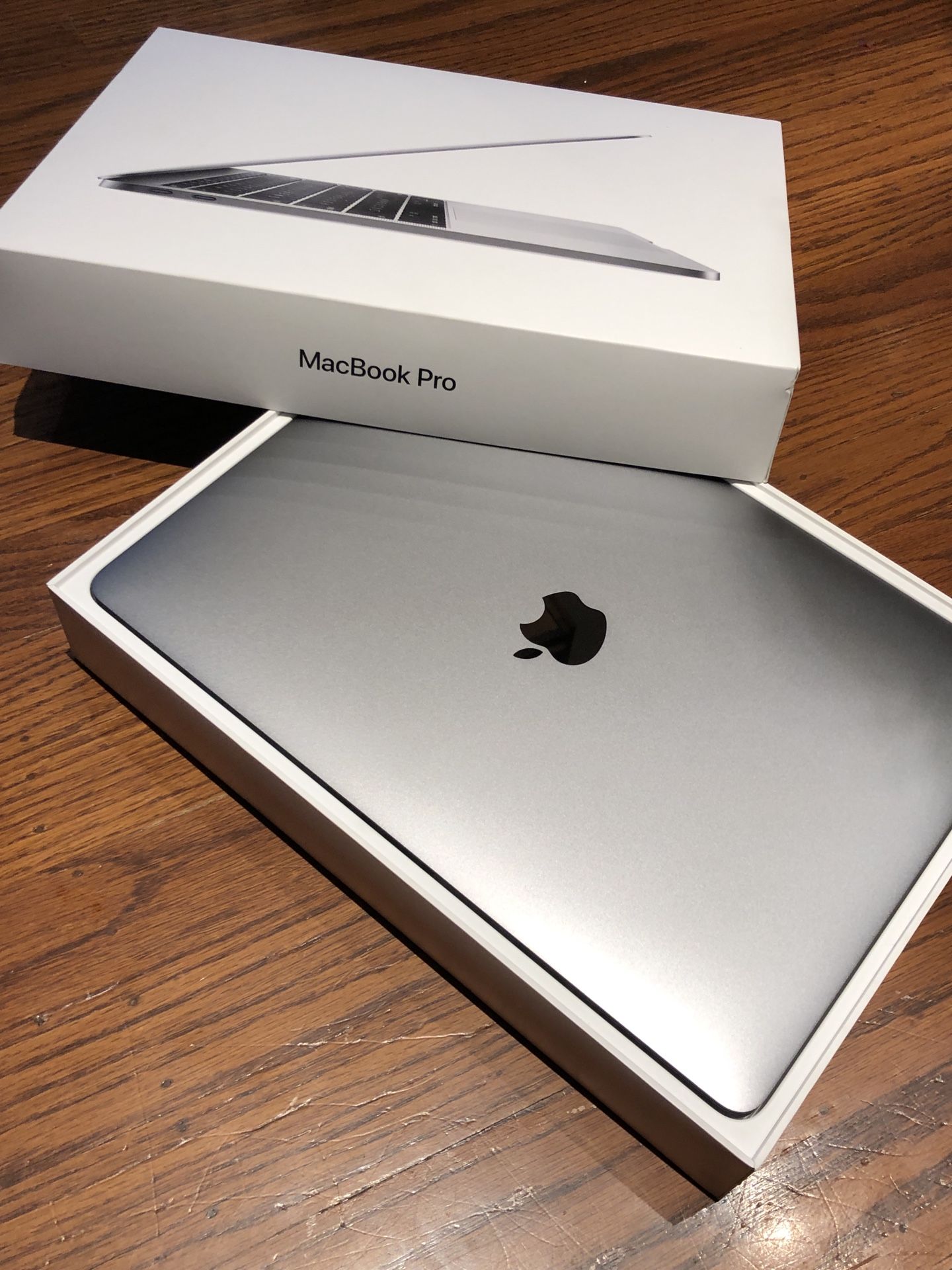 2016 MacBook Pro 256gb / 8gb