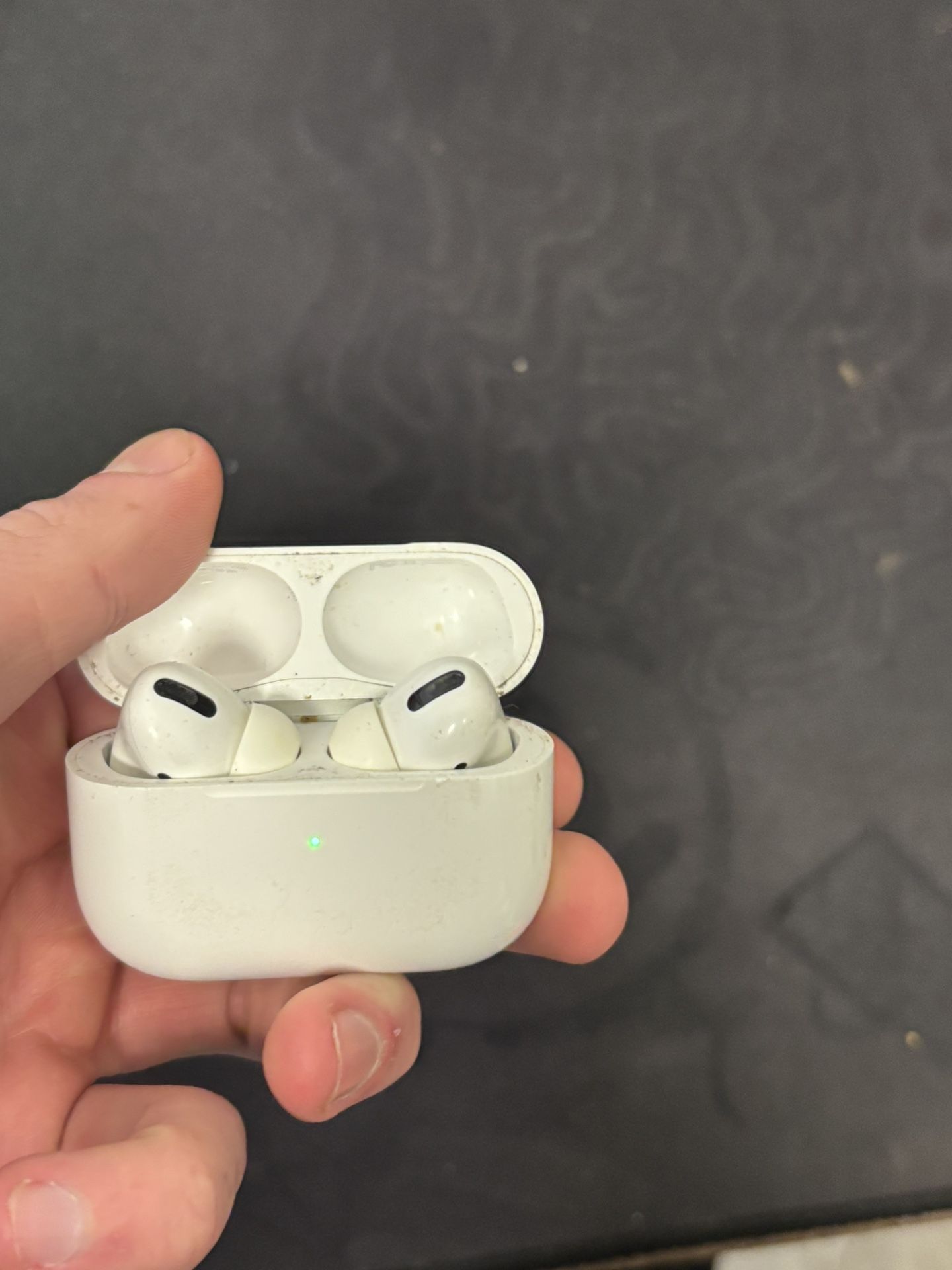AirPods