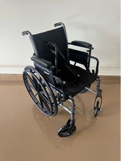 Drive medical wheelchair with foot rest
