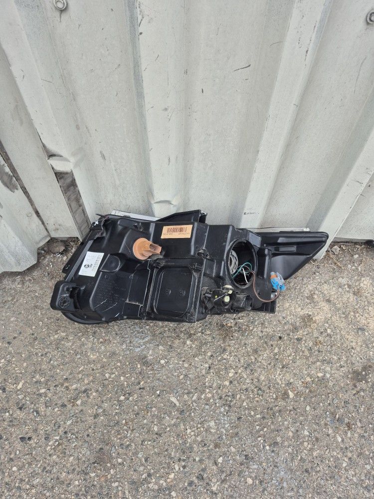 2011 2012 2013 2014 Ford Edge Headlight Headlamp Right Passenger Side RH Original Used 