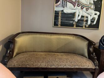 Settee vintage style crushed velvet material