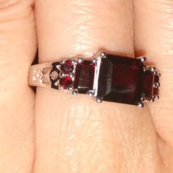 Very Lovely Genuine Garnet Sterling Silver New In Box Ring 💍