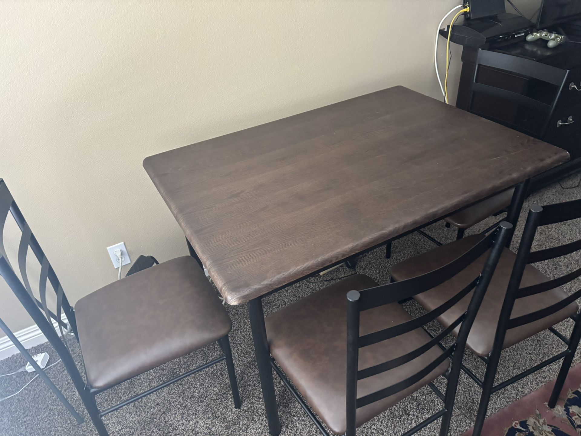 4 Chairs And Table
