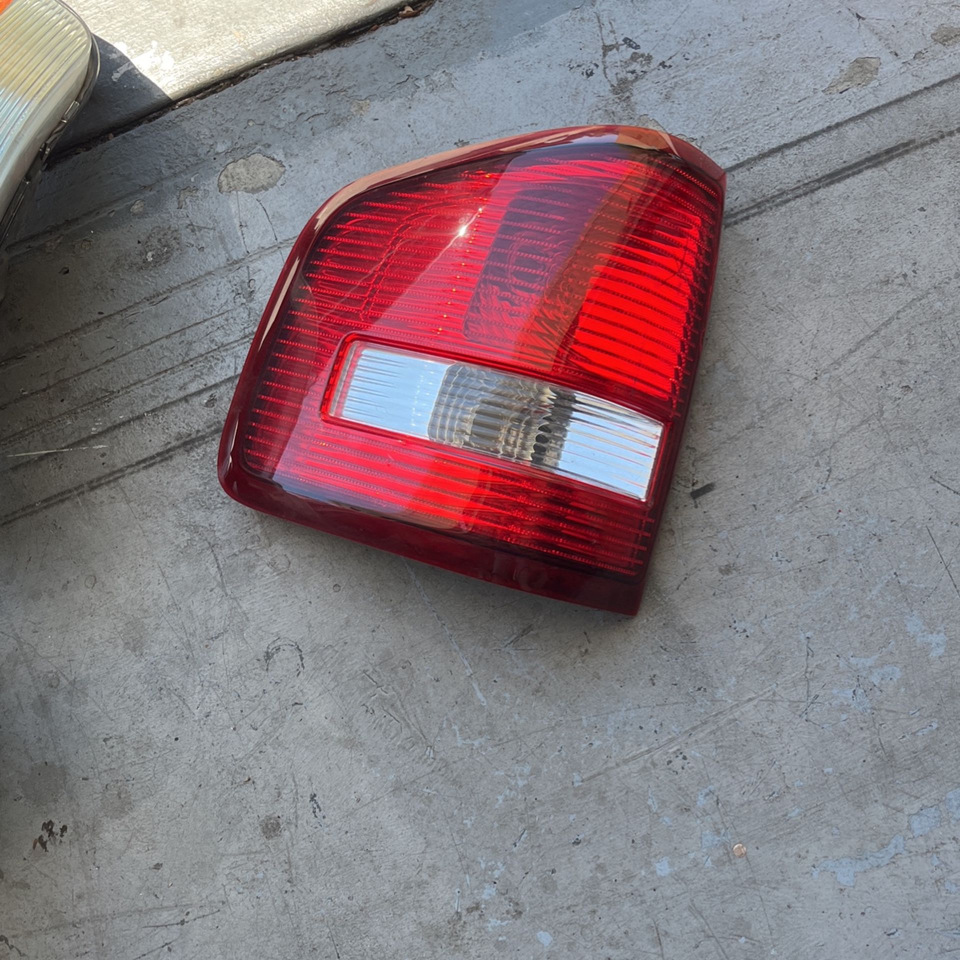 2007-2010 Sport Trac Left Tail Light / Ford Parts