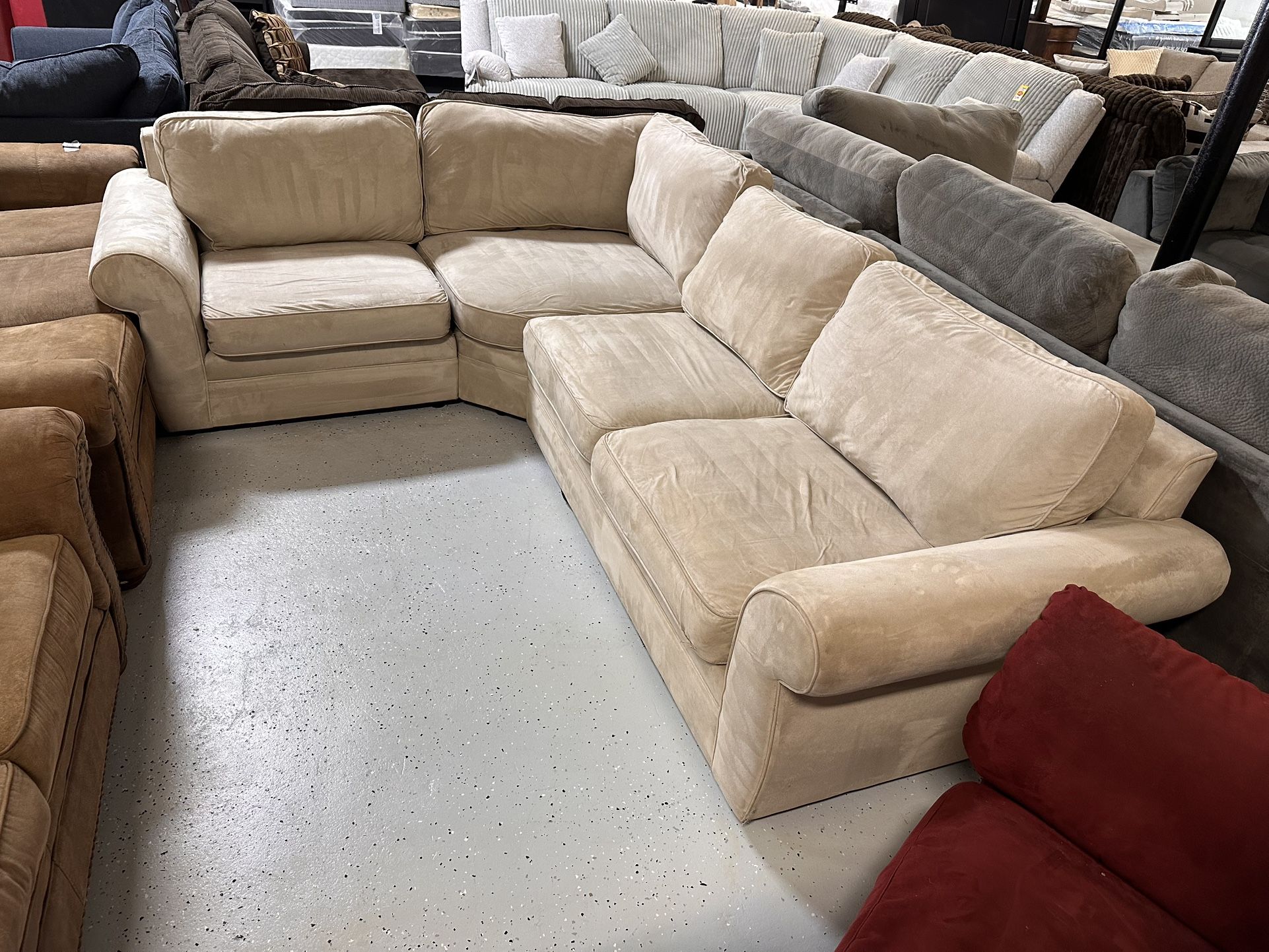 SECTIONAL SOFA FREE DELIVERY 🚚