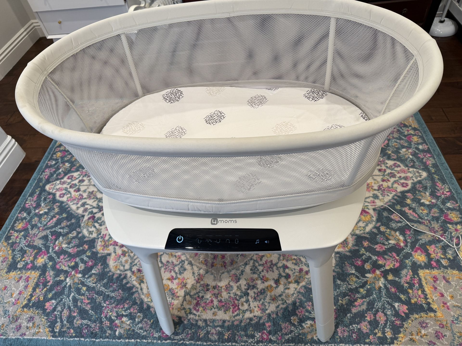 4moms mamaRoo Sleep Bassinet – White (motion + white noise) w/pad & 3 covers