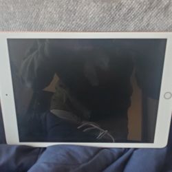 Ipad 8th Generation With 2nd Generation Razer Earbuds