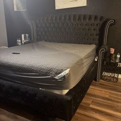 California King Bed With Mattress