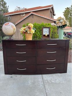 Modern 8 Drawer Wood Dresser Chest of Drawers Furniture Great Condition