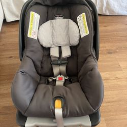 Chicco KeyFit 30 Infant Car Seat – Like New