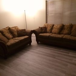 Free Sofa Set