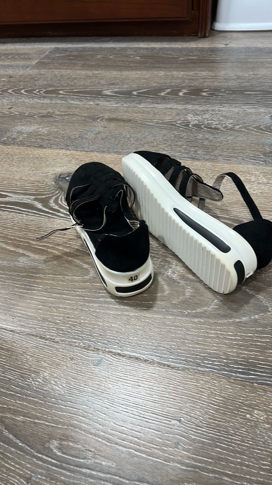 Women size 40 wedge sandals