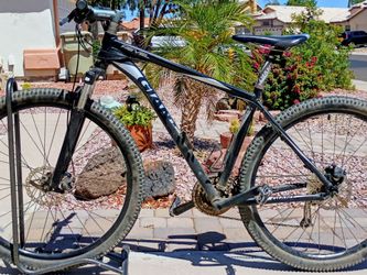 29 inch Giant Revel mountain bike