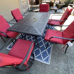 Outdoor Dinning Table Great Condition 