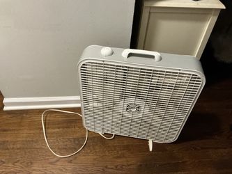 A good working , white fan
