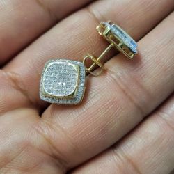 10k Gold Pair Of Diamond Earrings 