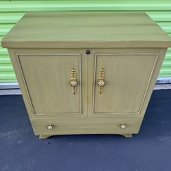 Beautiful Cedar LANE Chest 