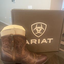 ARIAT Women’s Darlin Boots Size 8.5.
