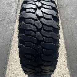 (1) 285/65R18 Super Swamper 
