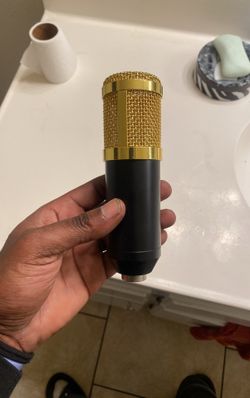 Podcast Hanging Gold Microphone