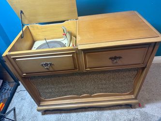 Vintage Granco Console Stereo — WORKS! Mid-Century French Provincial Record Player & AM/FM Radio (Model 5348P)