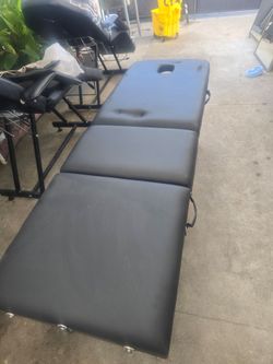 Foldable massage table
