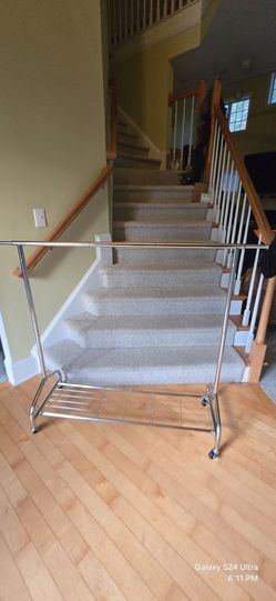 Clothing rack ****NEW****