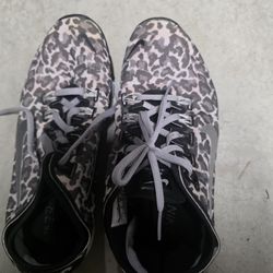 Nike free womens tennis shoe