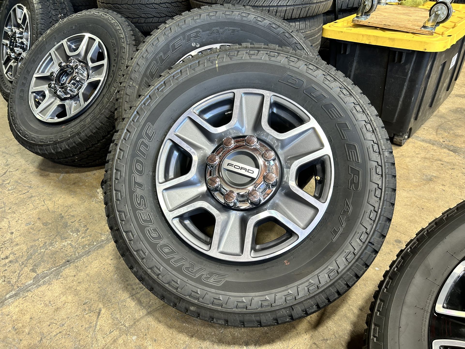 18" 2024 Ford F250 F350 Wheels Bridgestone Dueler A/T LT275/70R18 99%