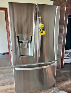 Lg refrigerator with in door ice and craft ball ice.