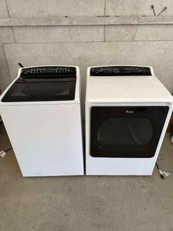 Whirlpool Washer And Gas Dryer 