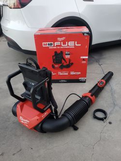 Milwaukee
M18 FUEL 155 MPH 650 CFM   Brushless Cordless Dual Battery Backpack Blower ( tool only )