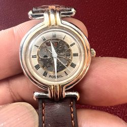 Vintage Ladies Watch Works And Keeps Accurate Time.