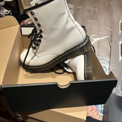 Dr. Martens - Women’s boots 