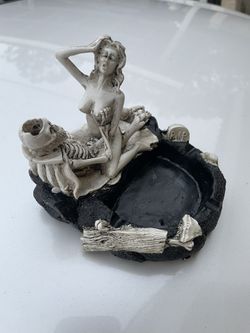 Creative Skull Ashtray Love Skull Beauty Girl Figurine