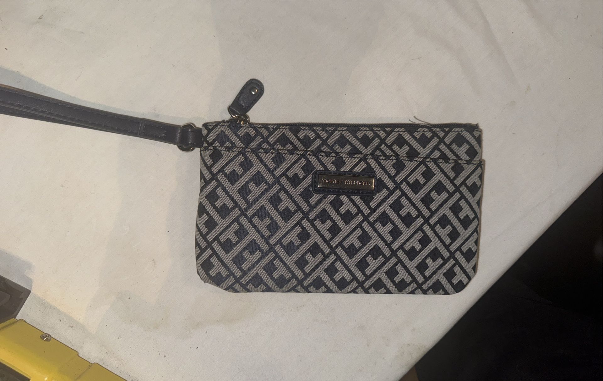 Tommy Hilfiger  TH Ladies Jacquard Wallet Wristlet 
