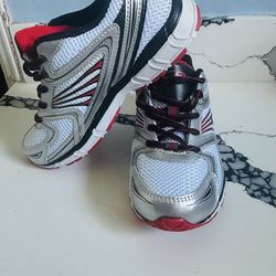 Champion shoes for boys or girls size 2Y,brand new with box. Pick up near Tully and Monterey Rd and Tully Rd SJ CA 95112 Or near Santa Teresa HS SJ CA