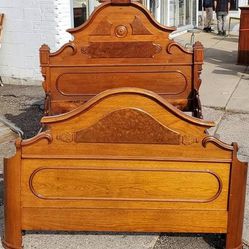 Wonerful Antique Walnut Victorian Bed

