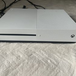 XBOX ONE S WITH CONTROLLER 