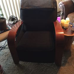 La Z Boy Classics Recliner Super Comfy, The Black Cloth With The Mahogany Wood Is A Great Look! Goes With Almost Any Other Items You Have Already. 