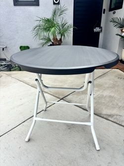 BEAUTIFUL BLACK/ WHITE ROUND FOLDABLE TABLE NEW IN BOX 📦