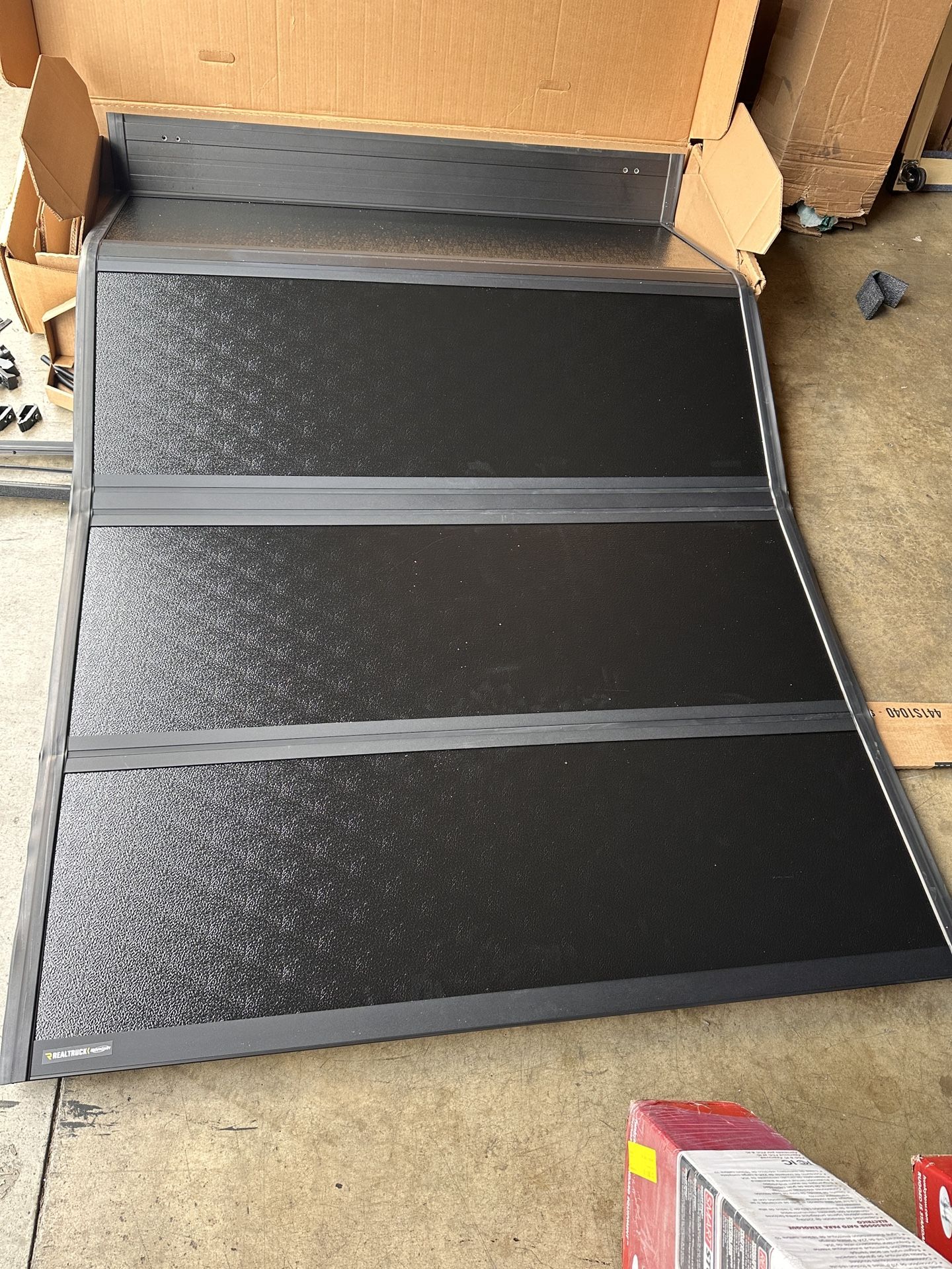 UnderCover FX11025 FLEX Tonneau Cover 14 to 19 Silverado 8' Bed