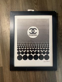 Black & white wall decor