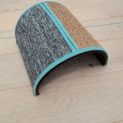 Cave Cat Scratch Pad 12.5" Boots & Barkley  NEW Paid $20
