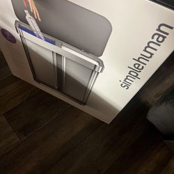 Simple human dual trash/recycle bins