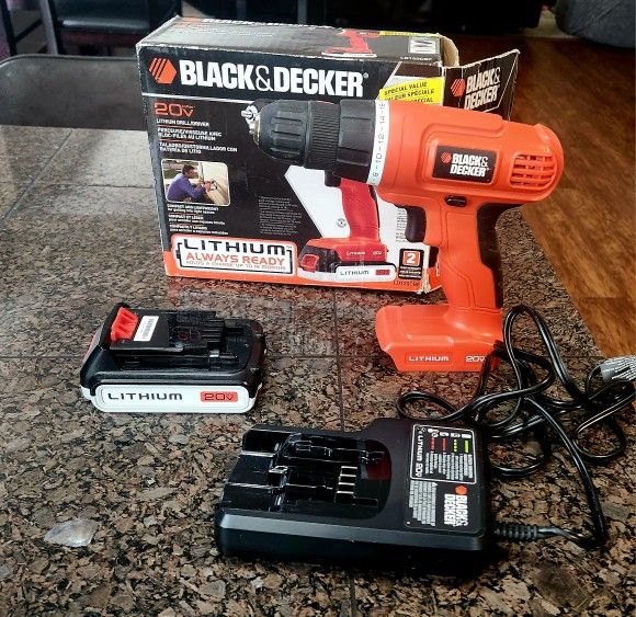 Like New Black & Decker 20VMax Lithium Drill/ Driver