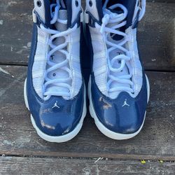 Tennis Shoes Jordan size 3
