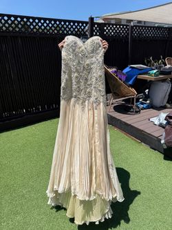 Terani Couture Ball Gown Size 8 (92026 near police and fire HQ)