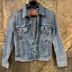 Levi’s Denim Jean Jacket Like New Color Blue Size Small